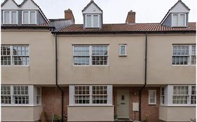 Wells City Centre, Quiet Mews House, Sleeps 6